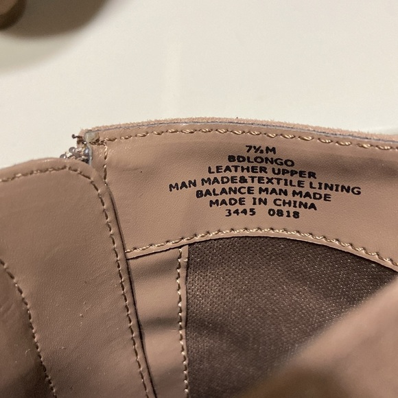 Bandolino Women's Suede Tan Ankle Boots Size 7 1/2 - Picture 4 of 5